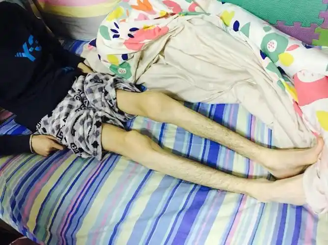 那个"娇气"的16岁男孩,谁见了他都要小心翼翼!