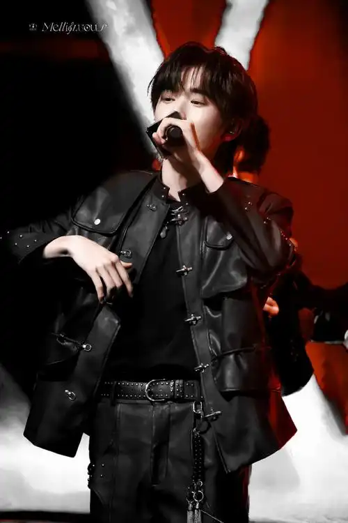 宋亚轩智族gq创意大赏##宋亚轩gq盛典##gq发了时代少年团舞台##蚀代