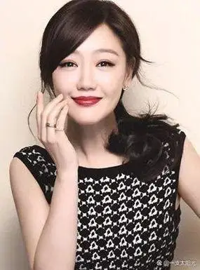 胡歌的前女友薛佳凝成为了近期娱乐圈的热门话题,不过这次的焦点并不