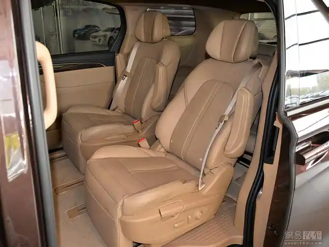 别克gl8 2017款 2.0t豪华版