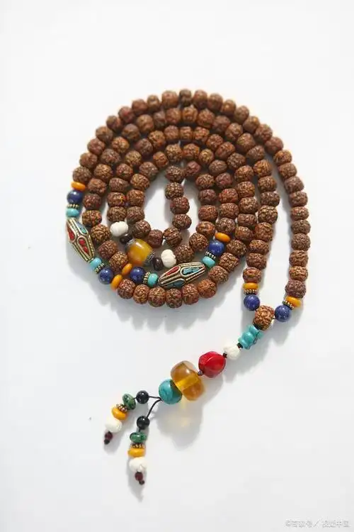 手串菩提是一种深受文玩爱好者喜爱的文玩品种,它不仅具有独特的美学