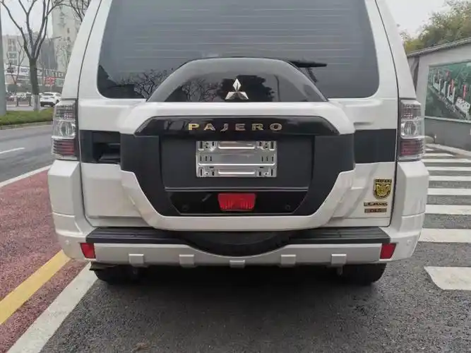 三菱 帕杰罗  2020款 典藏版 3.0l 自动尊贵越野版图片