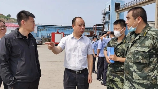 7月22日,旅顺口区区长冷雪峰深入我区部分渔港,督导检查我区伏季休渔