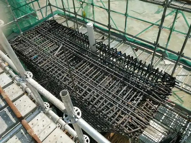 f匝道2#f1墩柱绑扎钢筋