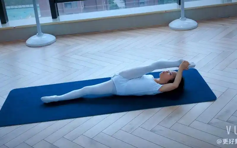 基本功-地面搬前腿