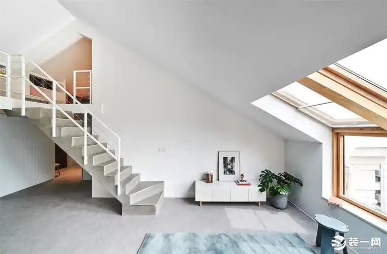 屋顶三角阁楼装修图片尖顶阁楼适合装什么灯