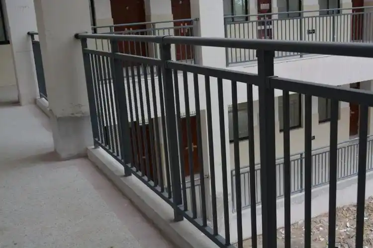 宜昌永奇金属制品厂锌钢阳台护栏厂家可按需求定制加工