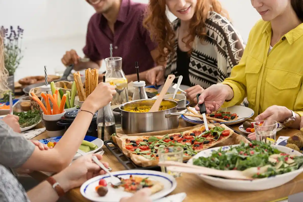 不要向错误的人寻求帮助,忠实的朋友比财富更值得信任.