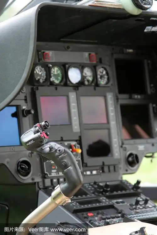 直升机驾驶舱