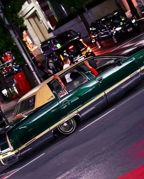 壁纸库|迷人的夜色和跳跳车lowrider是绝配