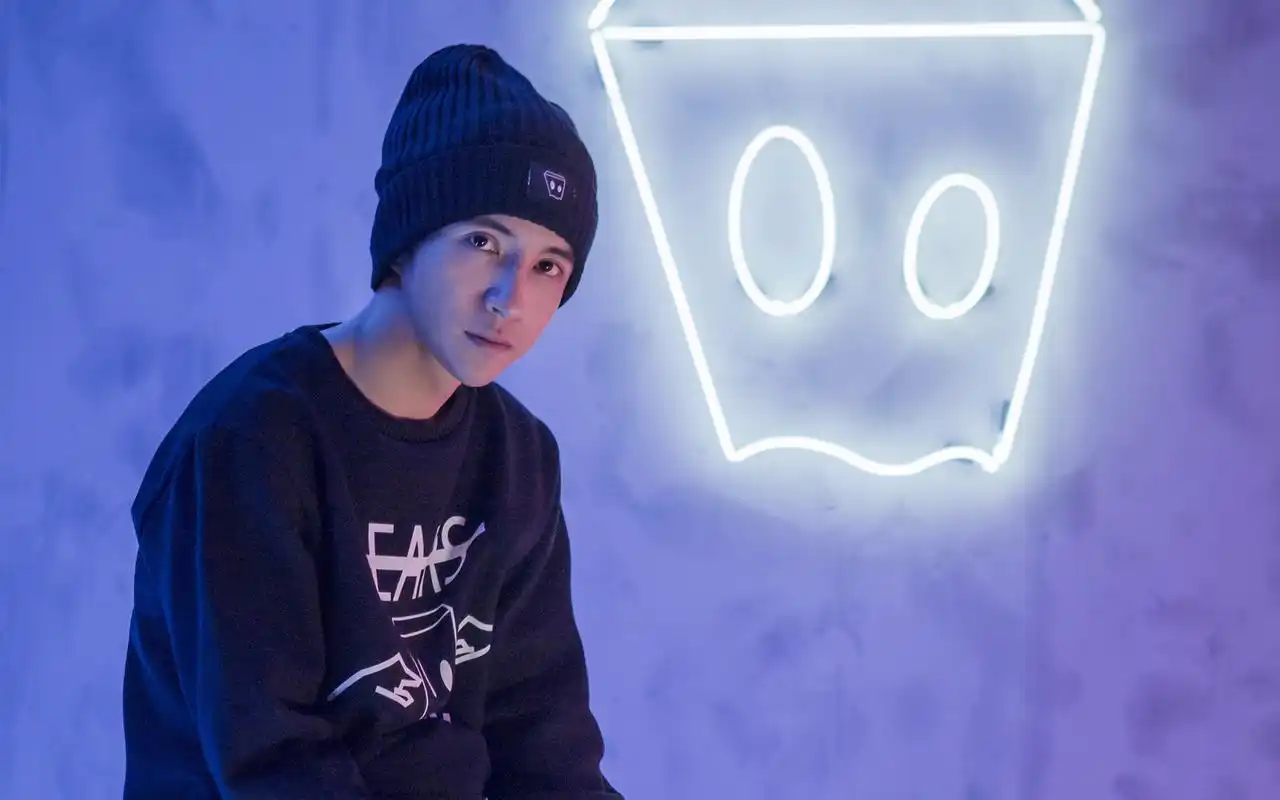 薛之谦mv高清图片桌面壁纸