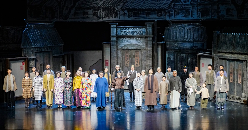 话剧四世同堂在康巴什精彩上演