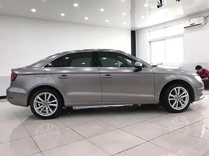 奥迪a3贴电光灰改色膜