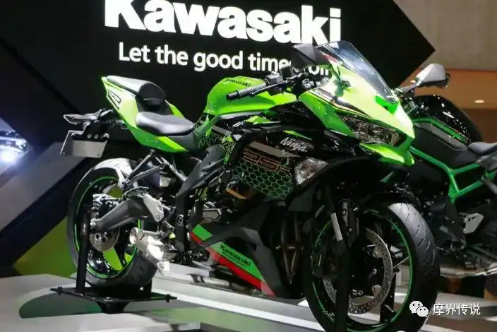 川崎4缸250再现zx25r亮相车展