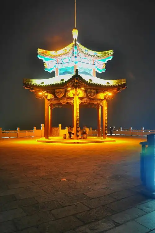 徐州的夜景,当时脑子一热,就拿着相机,开车开到云龙山上