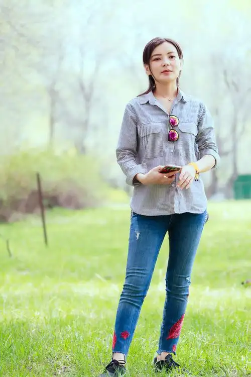 旅拍遇见美丽大方的哈萨克族女孩