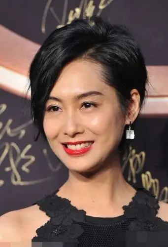 方脸超短发不烫不染的发型 淳朴自然的女生发型