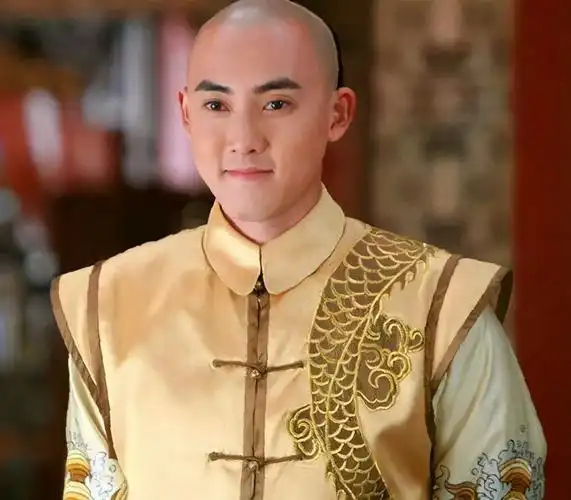 新版五阿哥张睿:曾红极一时,如今沦为烧烤店老板