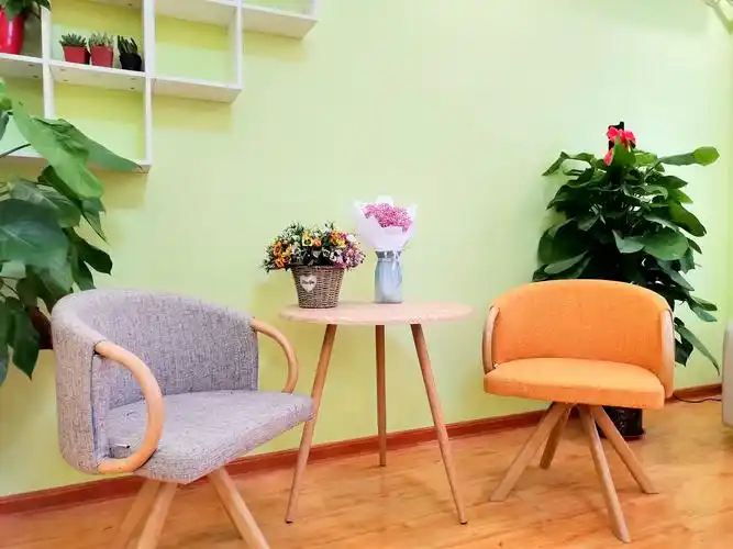 如果你有需要,心理咨询室也是一个可以倾诉,发泄,放松的良好选择,老师