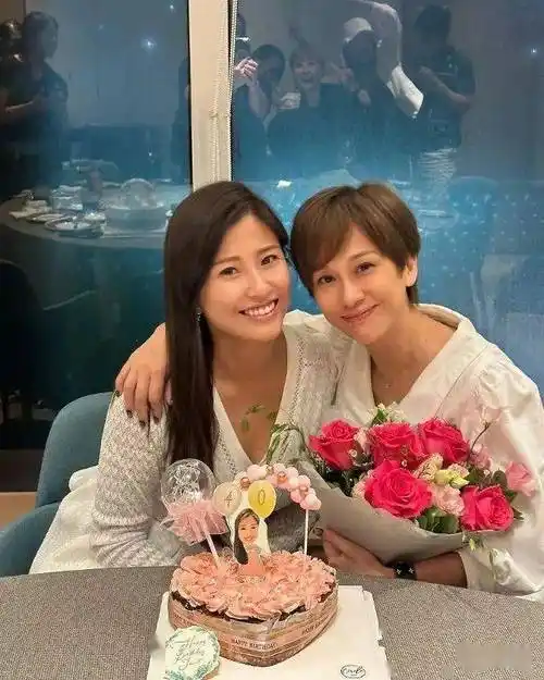 47岁文颂娴零走样 童颜完胜40岁周家蔚_汤盈盈_魔女_状态