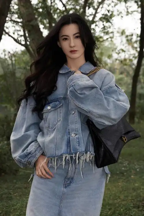 张柏芝深秋牛仔套装造型