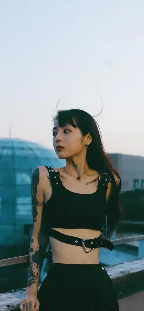 抖音最新纹身美女 全面屏壁纸