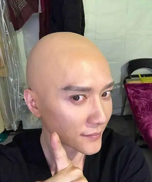 颜值高的男明星剃光头是什么样