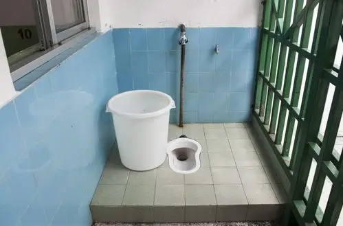 高清组图摄影师拍摄落马官员居住看守所生活