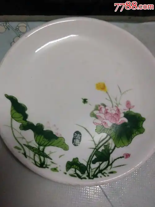 荷花瓷盘