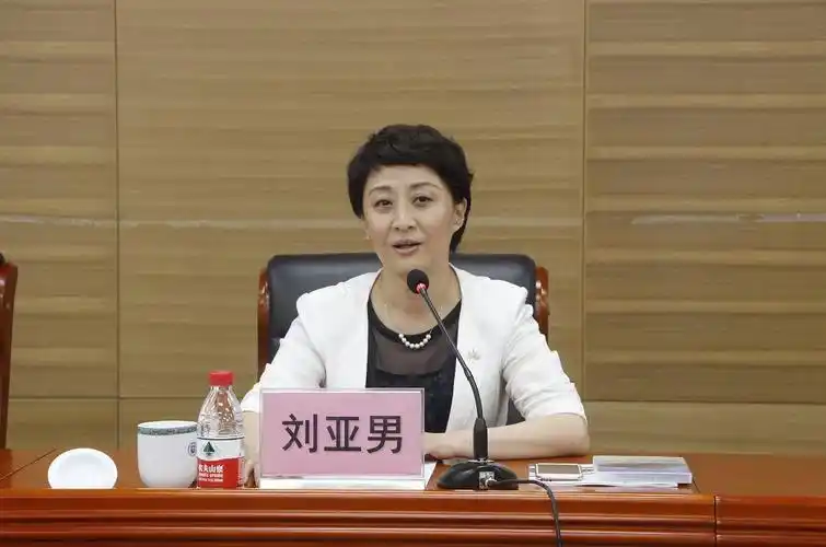 今天,校园里多了这样一个景观!