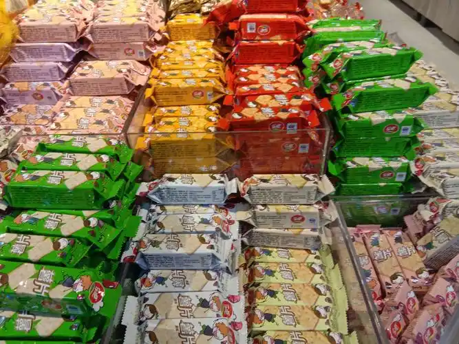 榛子镇世纪华联超市散称食品糖果区