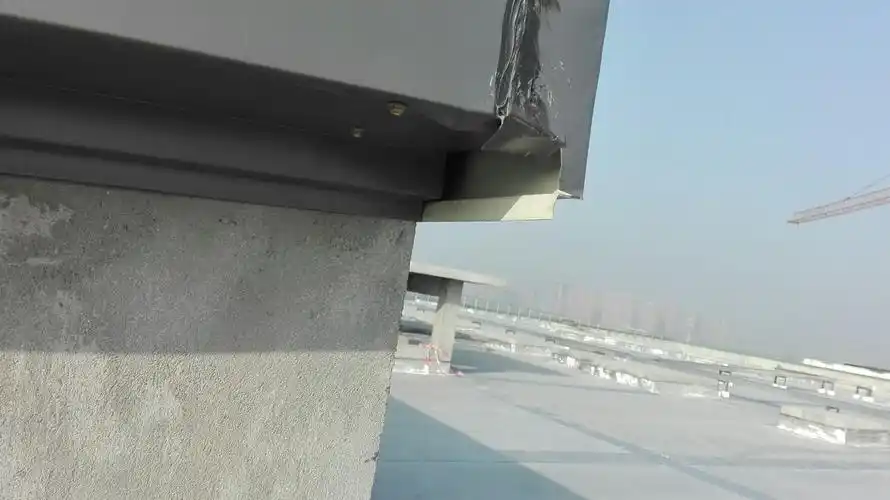 11, 轻钢屋面此处挑檐翻遍没有闭合,观感差.