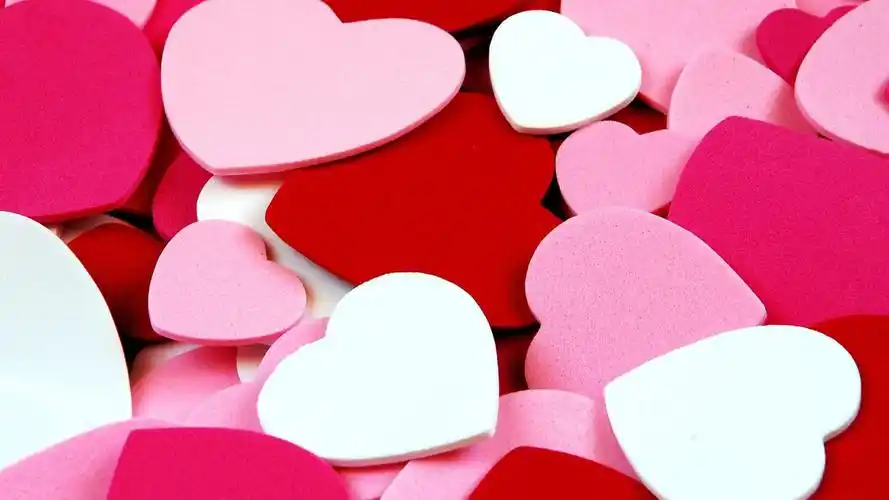 首页 爱 爱的心形背景 壁纸 爱的心形背景 桌布 - 1600x900 当前尺寸