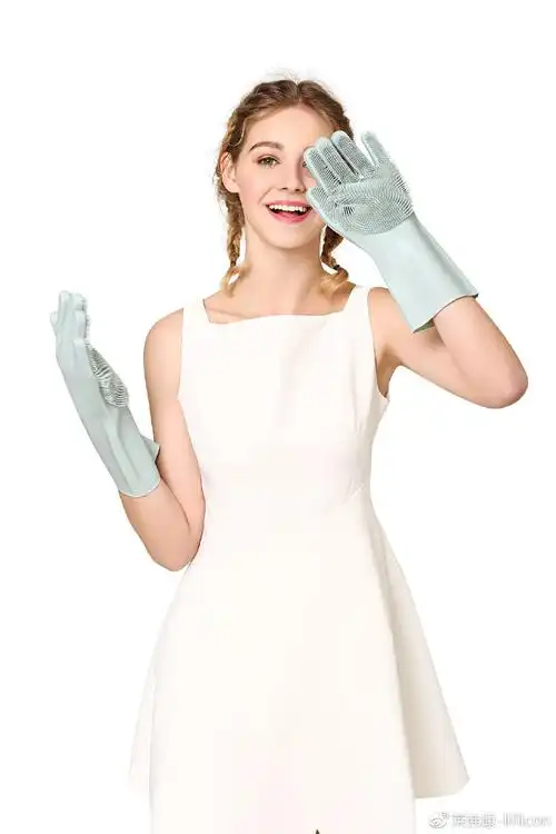 小姐姐下厨房做家务如何避免熬成煮妇手?