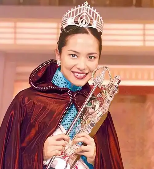 47岁郭羡妮素颜大变样tvb女神眼窝凹陷老了二十岁像奶奶