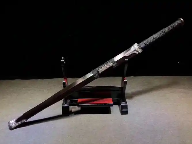 羽毛纹八面汉剑