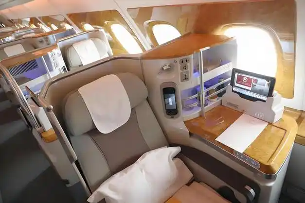 飞机维护:a380的维护成本较高,加之空客公司在多年前即已停产,零布