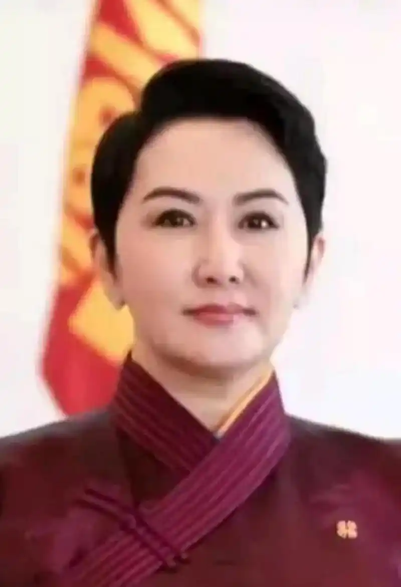 出生于1994年8月的蒙古国女外长巴特策策格,将于5月1日至2日访问中国.