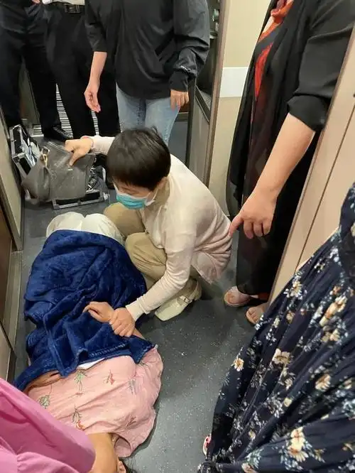 女子列车上突发疾病,4名淄博医生出手|急救|列车员_网易订阅
