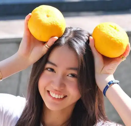 大橙子木村光希晒私服照穿简单t恤同框大橙子尽显娇嫩俏皮