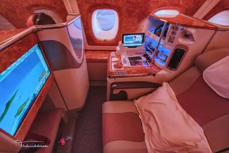 fly emirates, fly better —— 阿联酋航空a380客机头等舱商务舱