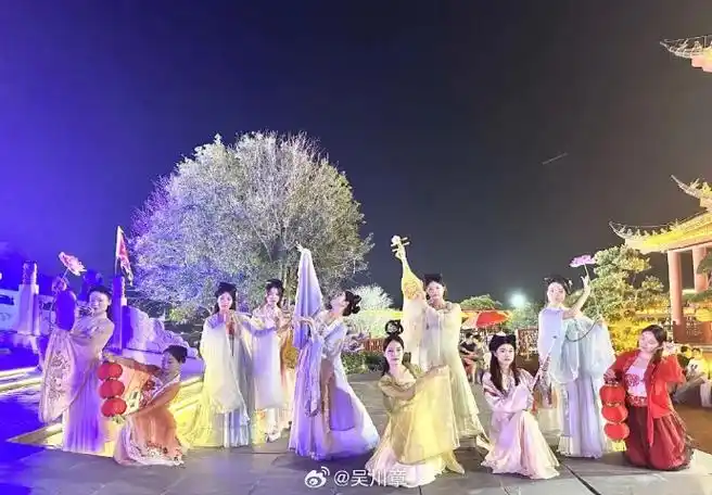 近2000名游客相聚于此,品味董永与七仙女的动人