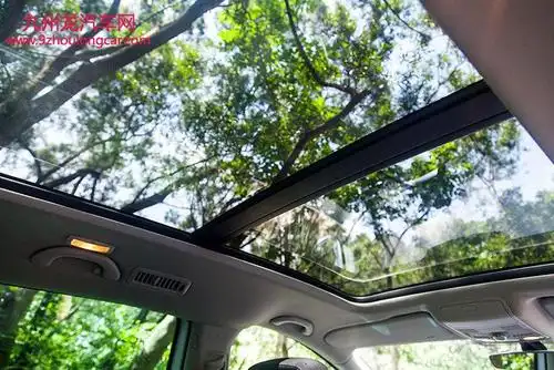 大众汽车夏朗全系标配了全景天窗