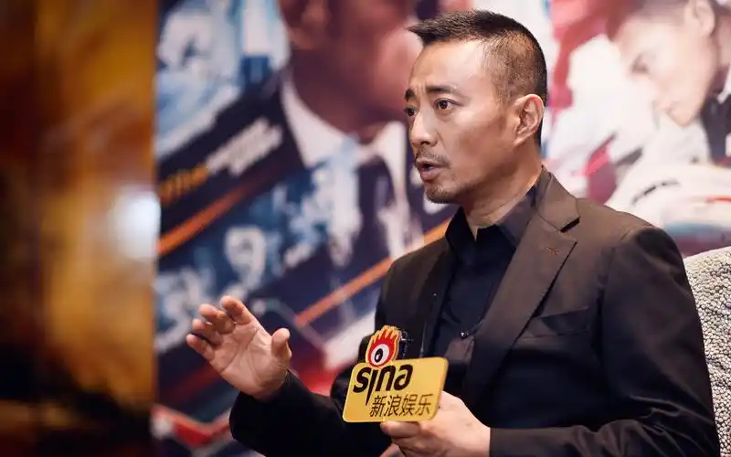 张涵予新浪独家专访中国机长张涵予从机长原型性格中揣摩角色谈从业