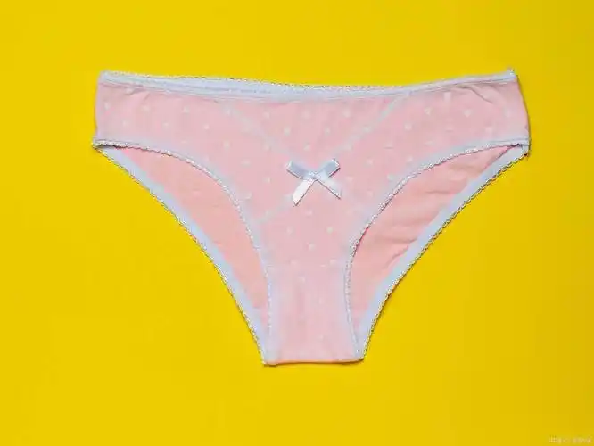 材料:絮状物,含有粘性液体;味道:略带腥味或无味;颜色:乳白色或无色