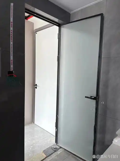 厨卫极窄钛合金门 厨房16极窄钛合金推拉门,双层中空透明玻璃,卫生间