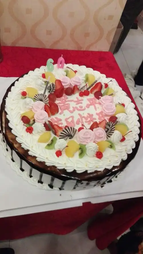 黄志平:收藏较早,80年代开始参加数个收藏协会(沙龙),经常参加藏展,数