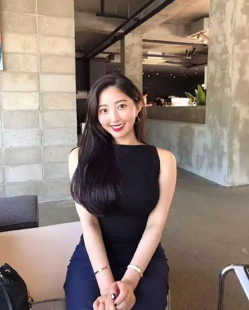 125斤微胖身材极品,韩国微胖美女带你"大码"身材不一样的美