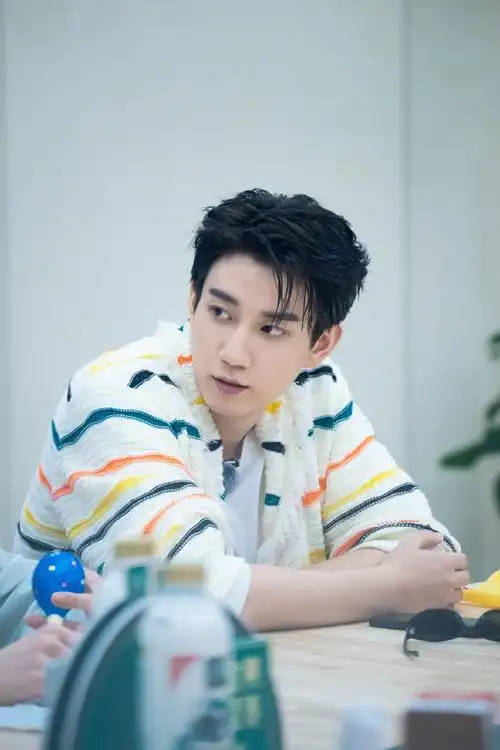 缤纷多彩春日,记录欢乐瞬间7715  @王子奇是演员王子奇感受