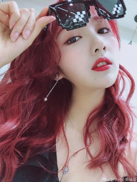 snh48-陈佳莹凌晨晒出大头美照,声称"要学着享受过程"